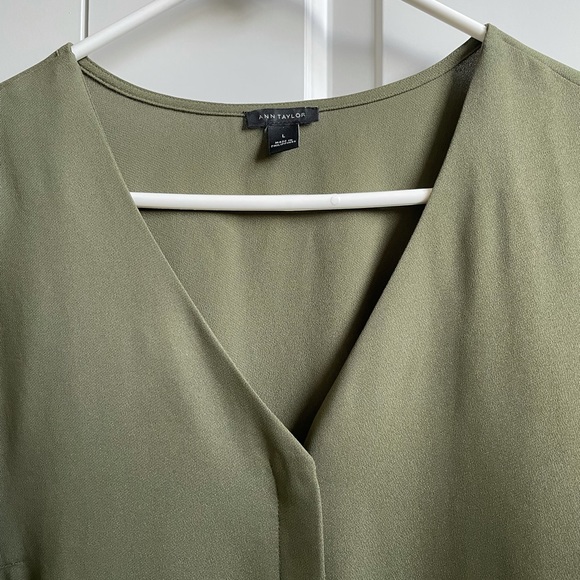 Ann Taylor Top - Picture 2 of 4